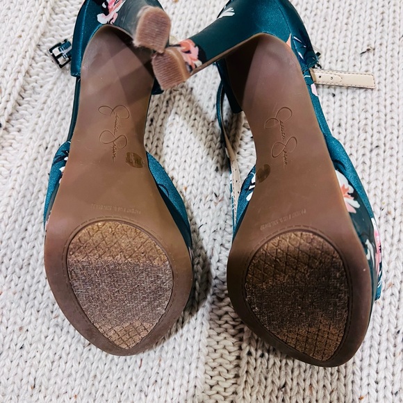 Jessica Simpson floral heels - Picture 4 of 4
